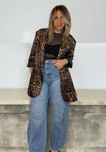 Load image into Gallery viewer, Oversize Lola Blazer Leopard Top
